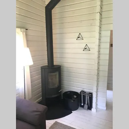 Lovely 2 Bed Cabin With Indoor Fire Place. *